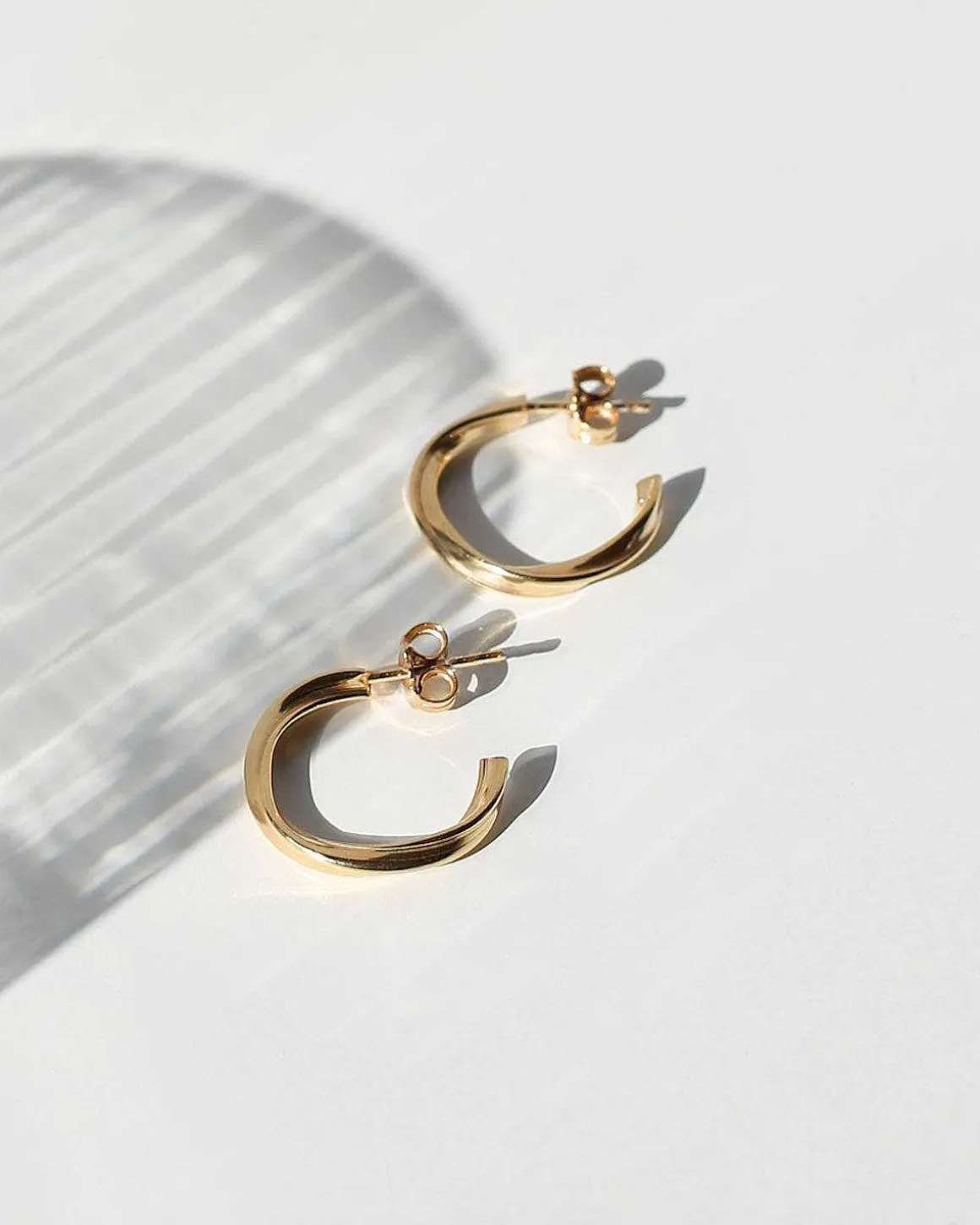 Dear Darling Berlin Elegant Twisted Hoop Earrings Gold